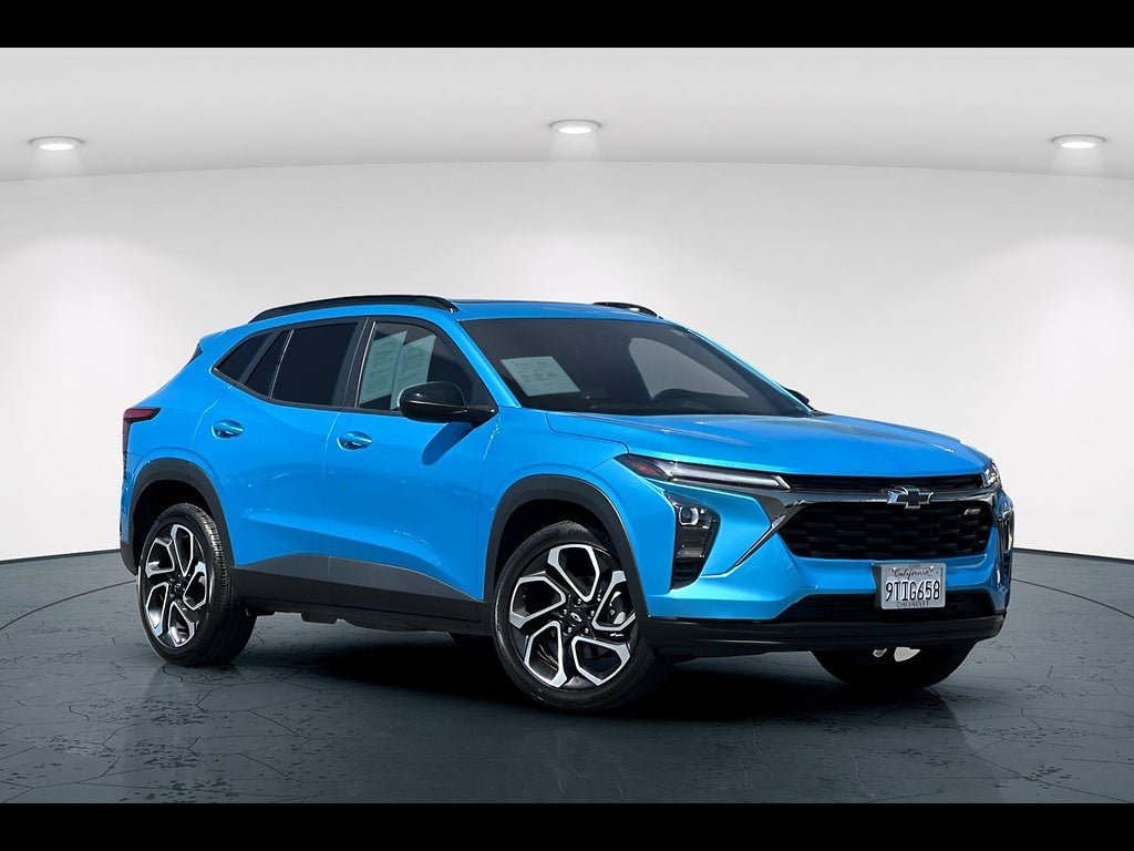 2025 Chevrolet Trax FWD 2RS in Marina Blue Metallic — front three-quarter view